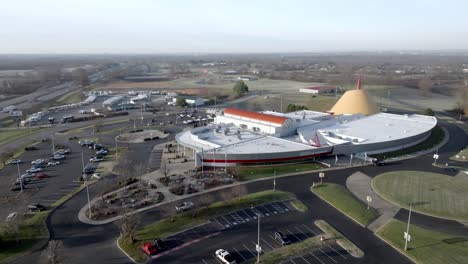 Corvette-Museum-in-Bowling-Green,-Kentucky-with-drone-video-moving-in-a-circle
