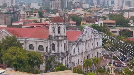 Toma-Aérea-De-La-Catedral-Metropolitana-De-Cebú-En-La-Ciudad-De-Cebú,-Filipinas