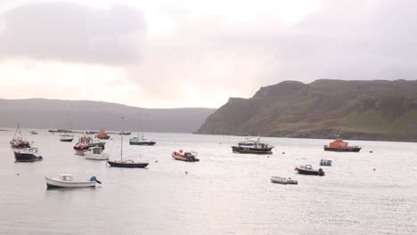fishing-boats-floating-in-the-seaside-harbor-of-Portree-on-Isle-of-Skye,-hIghlands-of-Scotland