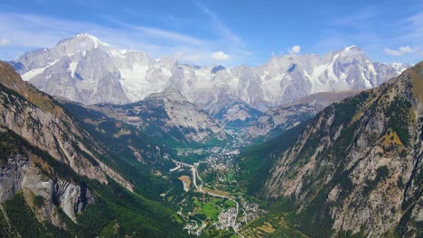 Drone-shot-flying-through-the-Aosta-Valley-in-Italy
