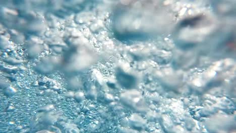 Luftblasen-Verteilen-Sich-Unter-Wasser
