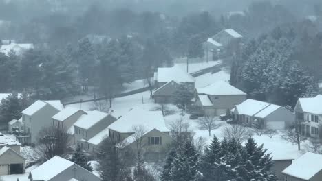Vorstadthäuser-Mit-Schnee-Bedeckt