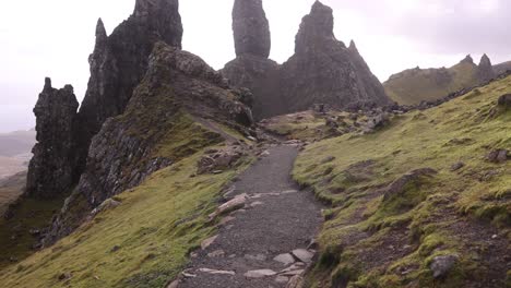 hiking-path-towards-old-man-of-storr-on-Isle-of-Skye,-hIghlands-of-Scotland