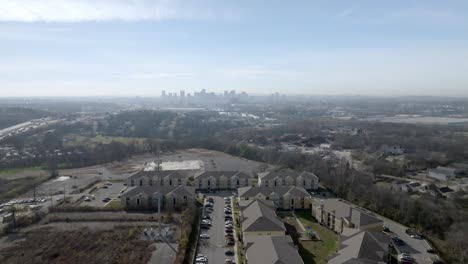 Nashville,-Tennessee-skyline-wide-shot-moving-in