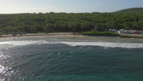 Aerial-Pull-Back-Panoramic-Shot-of-Caribbean-Beach,-San-Andres-Island,-Colombia