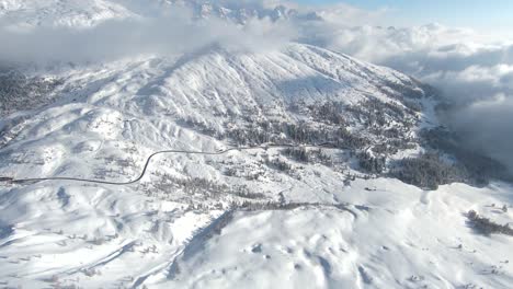 Impresionantes-Imágenes-De-Drones-En-4k-En-Los-Alpes-Italianos---Dolomita