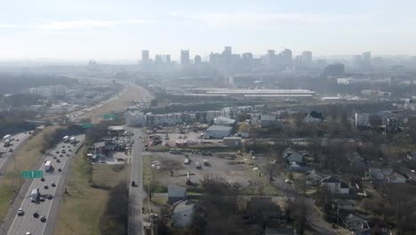 Nashville,-Tennessee-skyline-wide-shot-with-freeway-traffic-moving-sideways