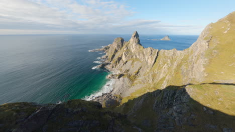 Aerial-Reveal-of-Måtinden-Mountains,-Vesterålen-Islands-in-Norway,-impressive-Cinematic-FPV-drone-close-flight