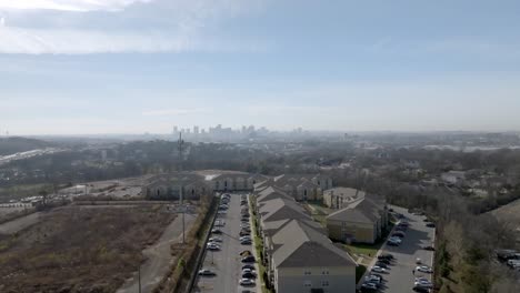 Nashville,-Tennessee-skyline-wide-shot-moving-up