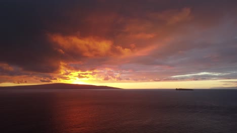 Epischer-Orangefarbener-Sonnenuntergang-Am-Makena-Beach,-Maui,-Hawaii
