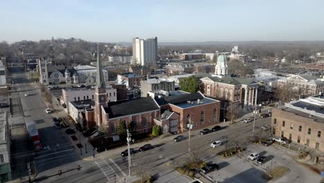 Bowling-Green,-Kentucky-downtown-skyline-with-drone-video-moving-in-at-an-angle