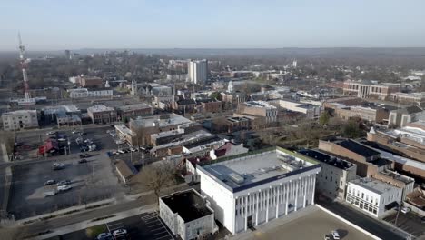 Bowling-Green,-Kentucky-downtown-skyline-with-drone-video-moving-in