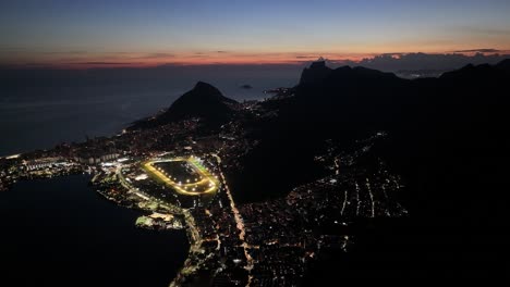 Beleuchtete-Stadt-Rio-De-Janeiro-Brasilien