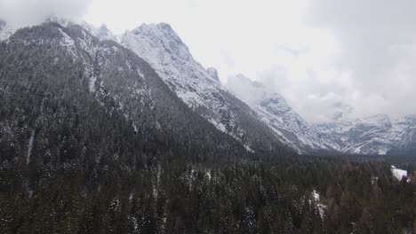 Dolomiten-4k-Luftaufnahme-Im-Winter
