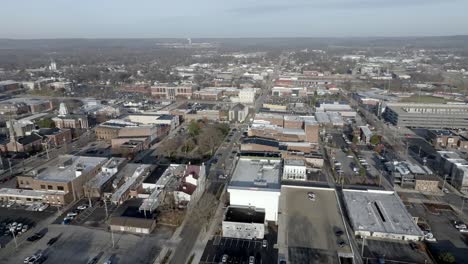 Bowling-Green,-Kentucky-downtown-skyline-with-drone-video-moving-in-a-circle