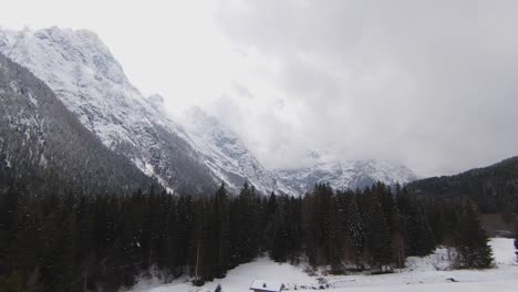Invierno-En-Los-Dolomitas:-Imágenes-Cinematográficas-De-Drones-En-4k