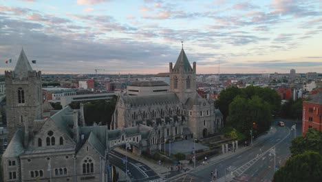 Imágenes-De-Drones-Cinematográficos-De-4k-De-La-Catedral-De-La-Iglesia-De-Cristo-Y-Dublinia---Dublín---Irlanda