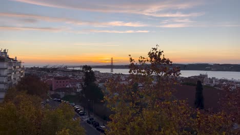 25.-April-Brücke-Lissabon-Portugal-Fluss-Sonnenuntergang