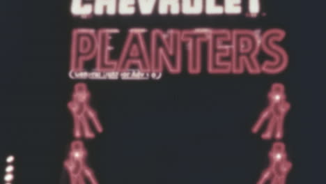Pflanzgefäße,-Erdnüsse,-Neonbeleuchtete-Werbung-In-New-York-City-Im-Vintage-Video-Der-1930er-Jahre