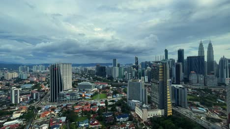Edificios-Del-Centro-De-La-Ciudad-De-Lapso-De-Tiempo,-Kuala-Lumpur,-Sudeste-Asiático,-Malasia