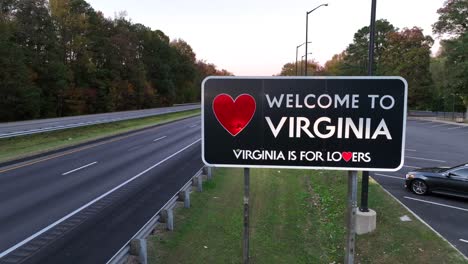 Schild-„Willkommen-In-Virginia“-An-Der-Staatsgrenze-Am-Interstate-Highway
