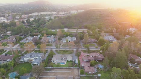 Drone-Over-Upscale-Suburb-of-Hidden-Hills,-Calabasas-in-Golden-Sunset