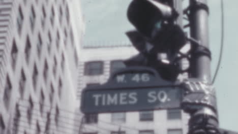 Verkehrsschild-Am-Times-Square-Mit-Gebäude-Im-Hintergrund-In-New-York-City-Der-1930er-Jahre