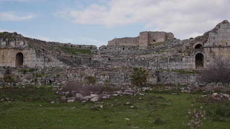 Weitwinkelaufnahme-Des-Antiken-Theaters-In-Milet