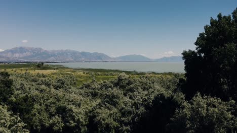 Drone-shot-of-Utah-Lake-on-a-summer-day