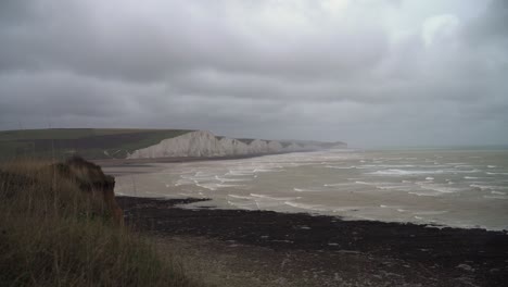 Seven-Sisters-Cliffs-on-a-cloudy,-windy-day