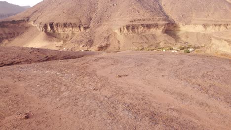 Drone-shot-revealing-a-small-desert-town-in-Terjit,-Mauritania