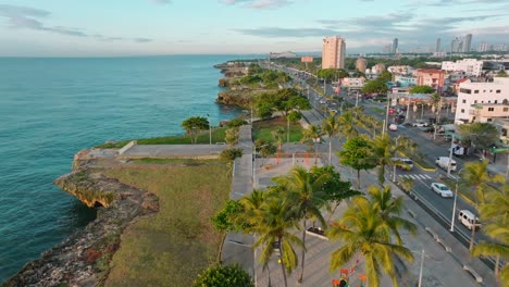 Luftaufnahme-Des-Parque-Vista-Del-Mar,-Sea-View-Park-In-Santo-Domingo,-Dominikanische-Republik