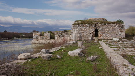 Ruina-Antigua-De-Un-Edificio-En-El-Gimnasio-Helenístico-De-Mileto.