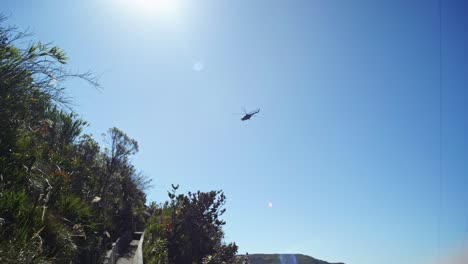 Hubschrauber-Mit-Blick-Auf-Das-Gebiet-Paramo-De-Berlin-Wegen-Waldbränden