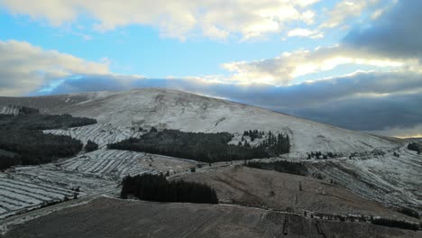 Panorama-Luftaufnahme-Der-Wicklow-Hangberge-Im-Winter-In-Irland