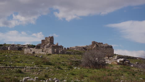 Landscape-of-ancient-ruins-in-a-field-in-Miletus