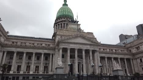 Tomada-Cerca-Del-Edificio-Del-Congreso-Del-Edificio-Emblemático-De-La-República-Argentina.
