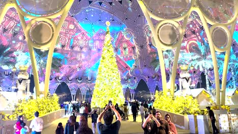 People-are-enjoying-their-time-in-Expo-City's-winter-wonderland-in-Dubai-at-Christmas-time,-UAE,-12-28-2023