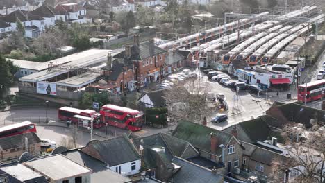 Zugdepot-Am-Bahnhof-Chingford,-East-London,-Vereinigtes-Königreich,-Drohne,-Luftaufnahme
