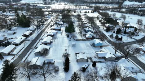 Traditional-housing-in-small-town-America-after-winter-snow-storm