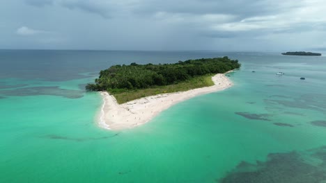 Cayo-Zapatilla-Island,-Bocas-Del-Toro,-Panama