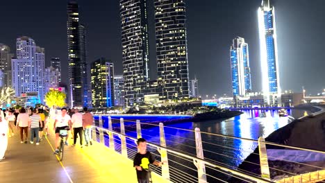 A-bustling-night-on-Bluewaters-Island,-Dubai,-with-people-enjoying-the-vibrant-atmosphere-of-the-new-walking-area,-shopping-mall-and-restaurants