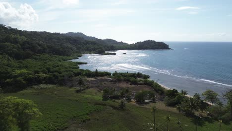 Vista-Aérea-De-Drones-Mar-Caribe-Colon-Playa-Blanca,-Panamá