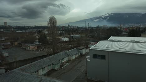 Timelapse-Del-Paisaje-Urbano-De-Una-De-Las-Zonas-Industriales-De-Sofía,-Bulgaria