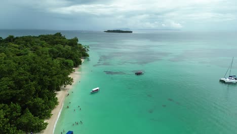 Die-Bastimentos-Insel-Zapatilla-Cays,-Panama-Luftaufnahme