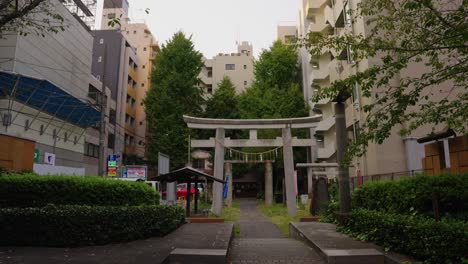 Tokyo-Neighborhood-in-Suburban-Area,-Stone-Torii-Gate-between-Apartments