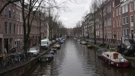 Establishing-shot-Amsterdam-canal-surrounded-by-residential-neighbourhood