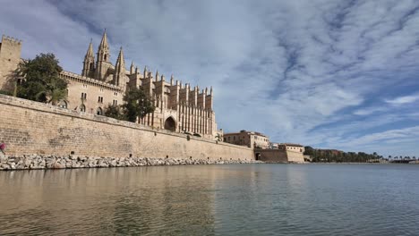Außenansicht-Der-Kathedrale-Von-Palma-De-Mallorca