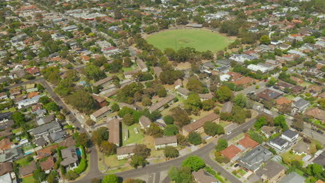 Aerial-view-of-a-suburban-housing-area,-flying-to-the-right-and-slowly-panning