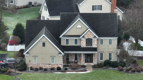 Aerial-establishing-shot-of-a-suburban-American-house